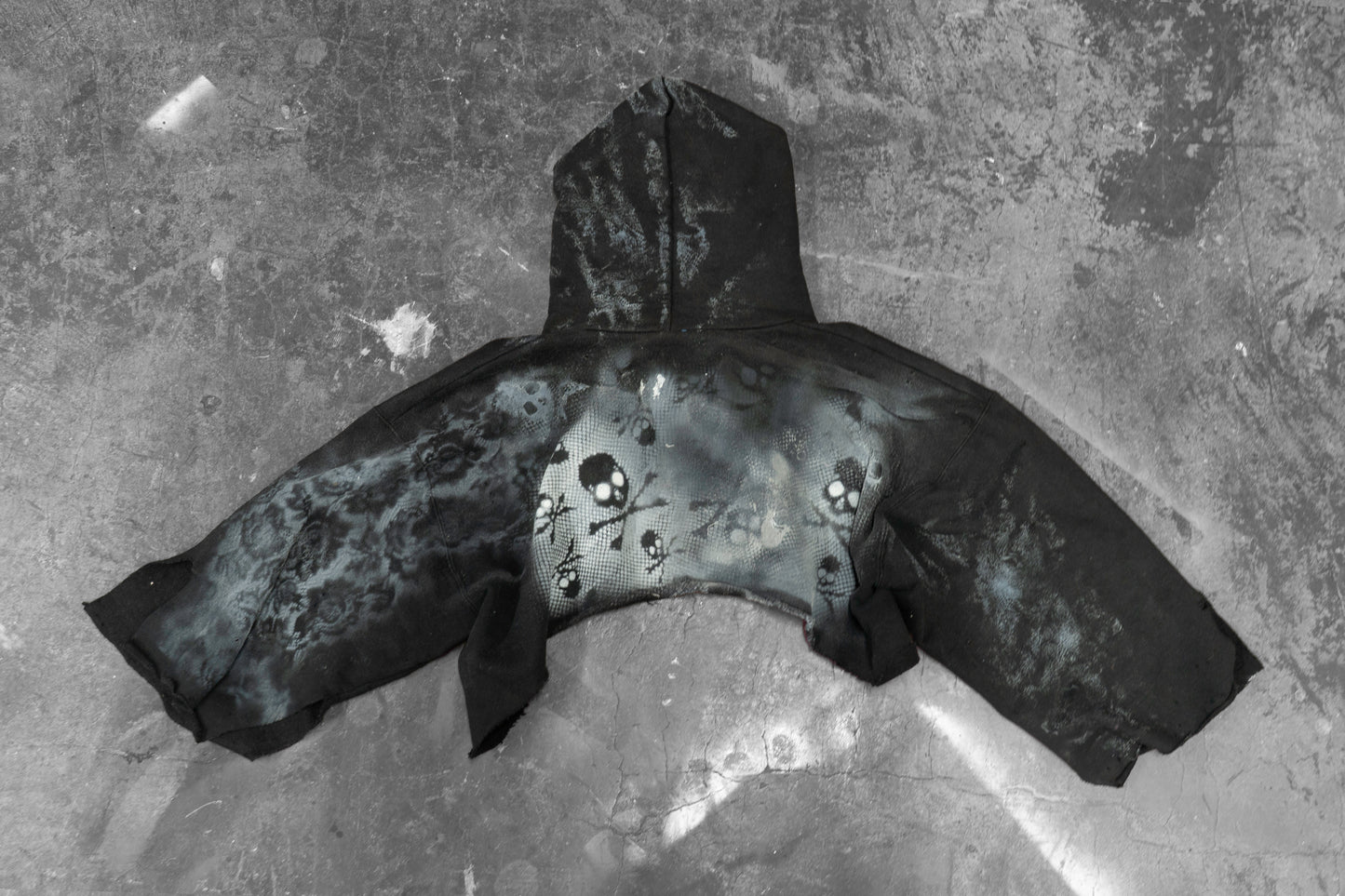 LUSTREGOTHIQUE — BLACK CROPPED HOODIE II (1/1)