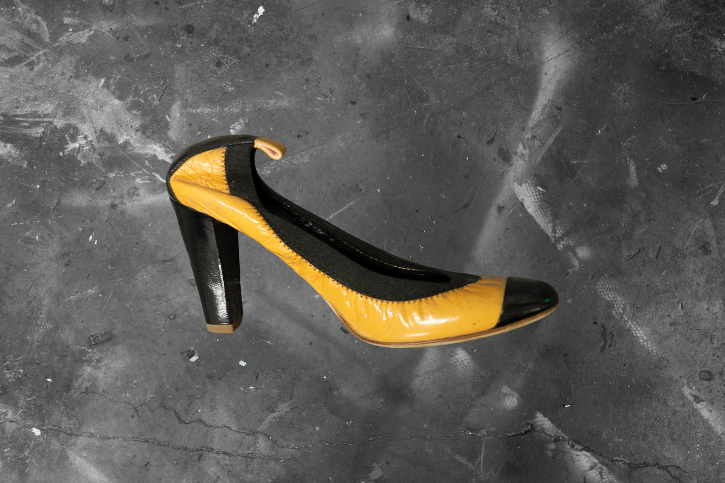 CHANEL — ORANGE AND BLACK LEATHER PUMP