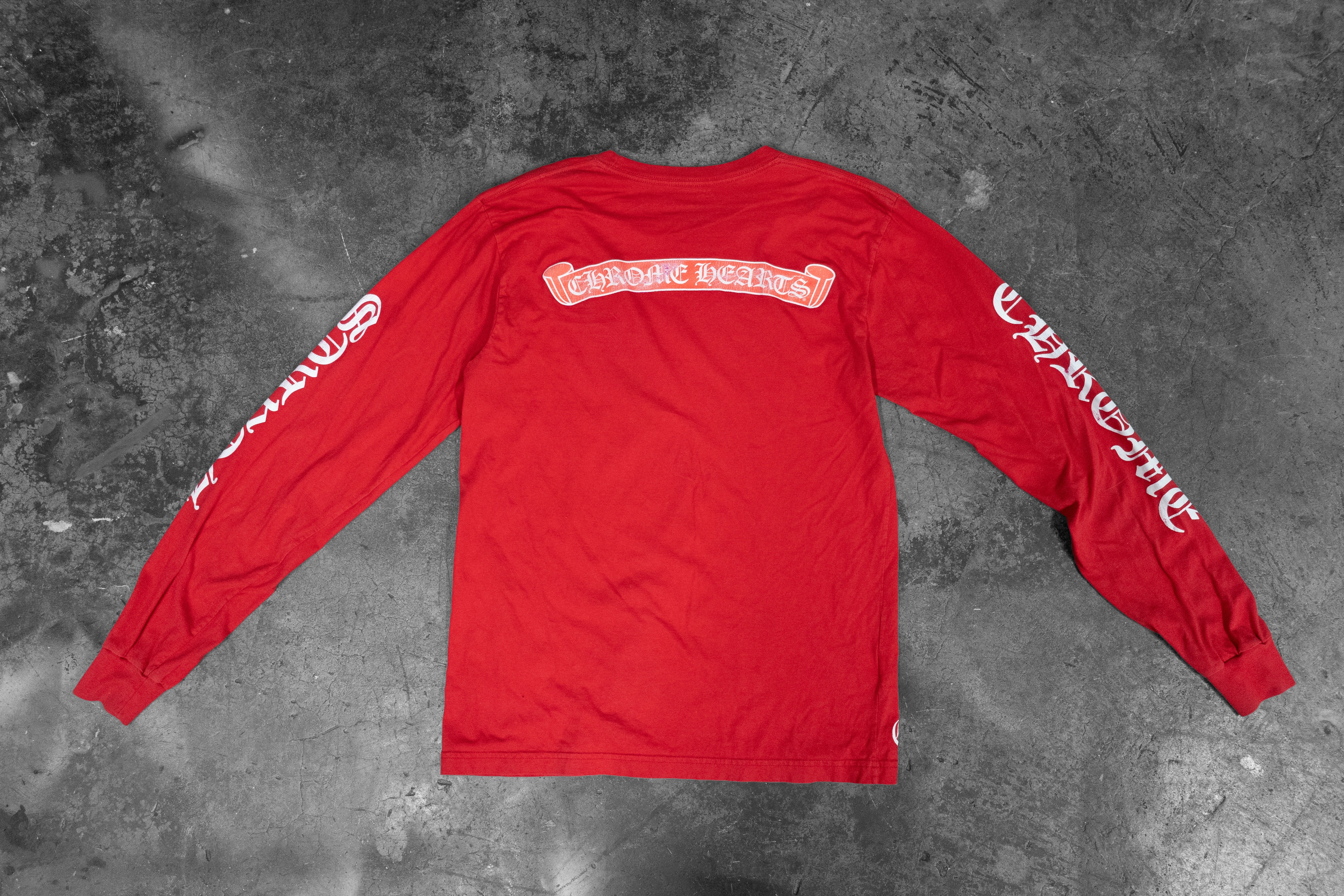 CHROME HEARTS — RED LONG SLEEVE T-SHIRT WITH WHITE LOGO PRINT
