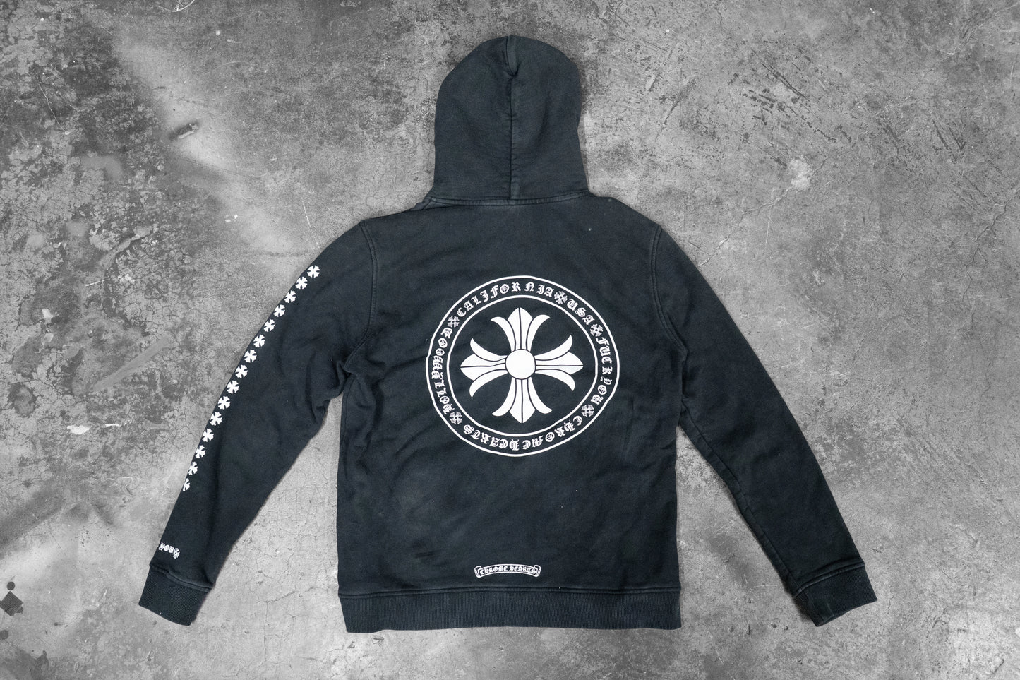 CHROME HEARTS — BLACK PULLOVER HOODIE WITH WHITE CROSS AND HORSESHOE LOGOS