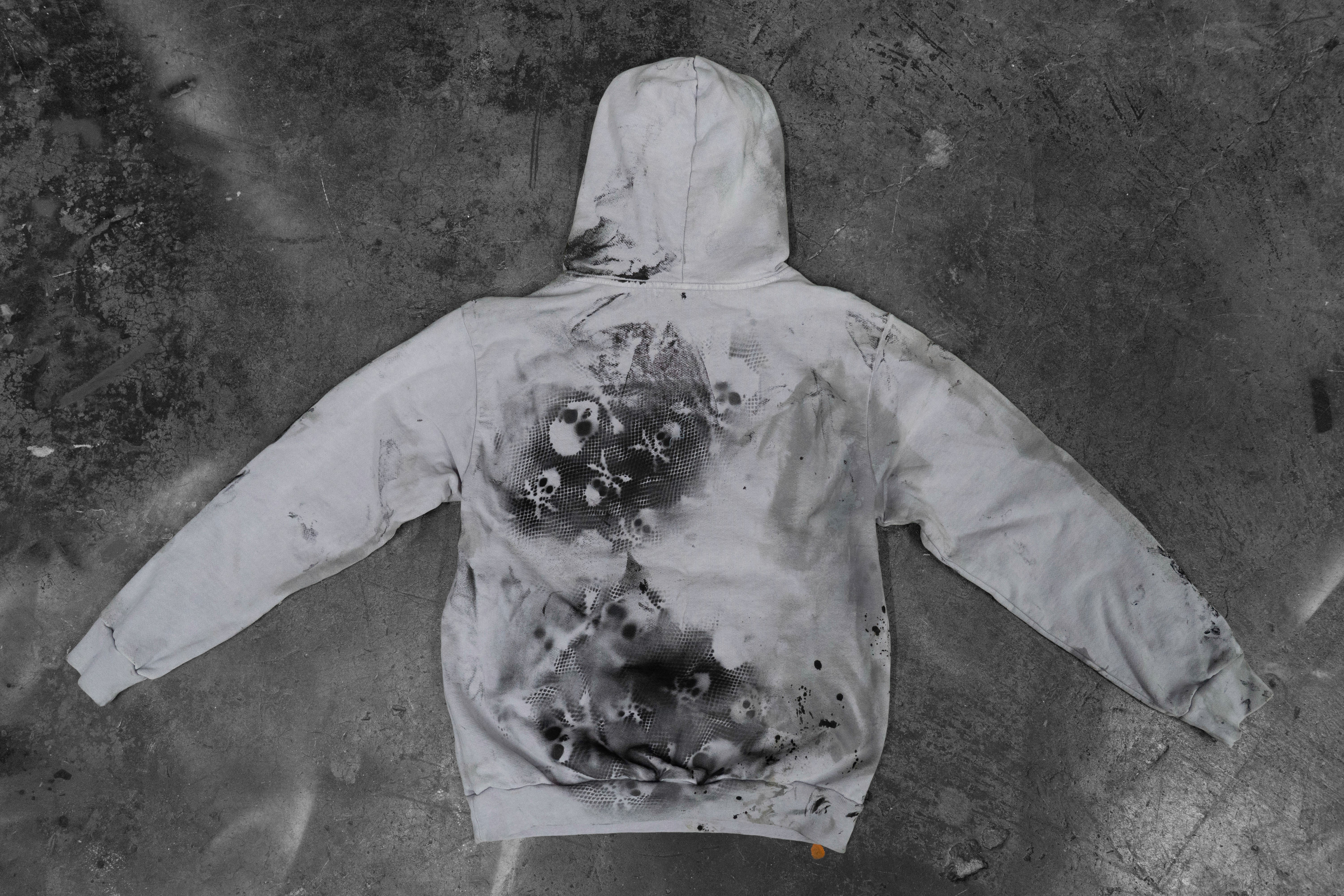 LUSTREGOTHIQUE — GREY CHAIN AIRBRUSH HOODIE (1/1)