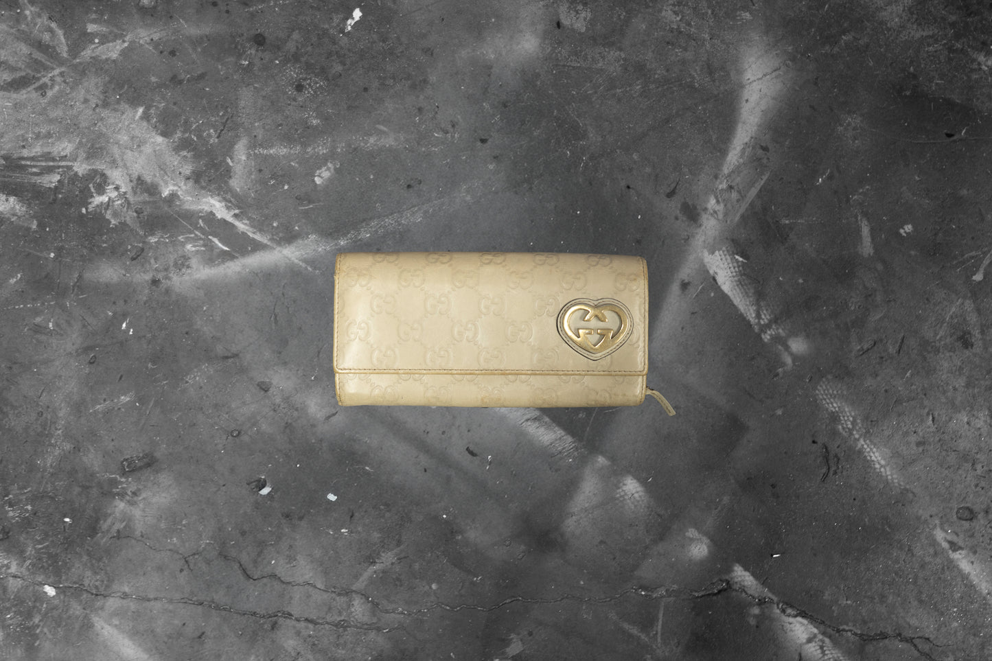 GUCCI — CREAM KEYHOLDER