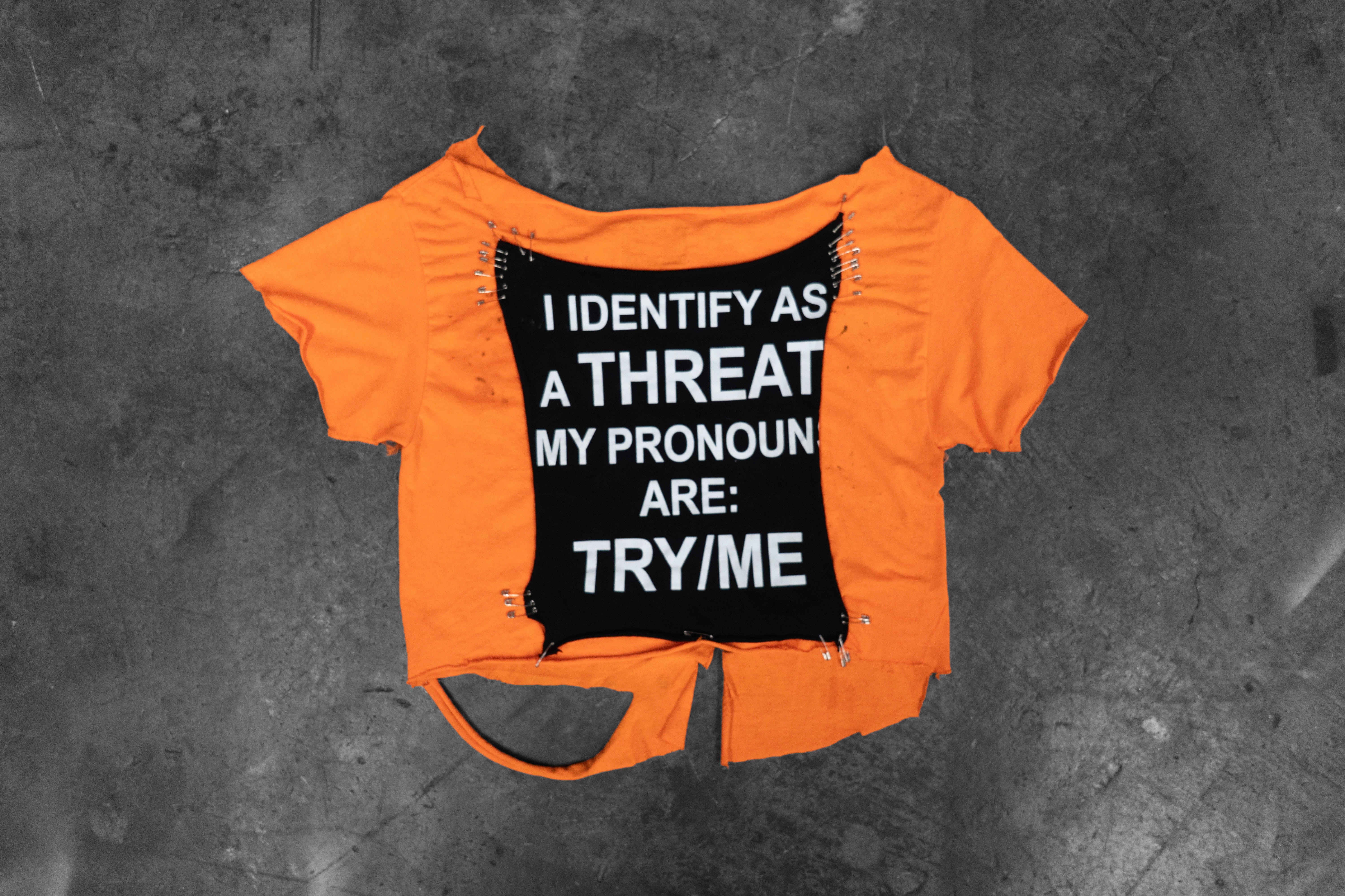 LUSTREGOTHIQUE — ORANGE THREAT CROP (1/1)
