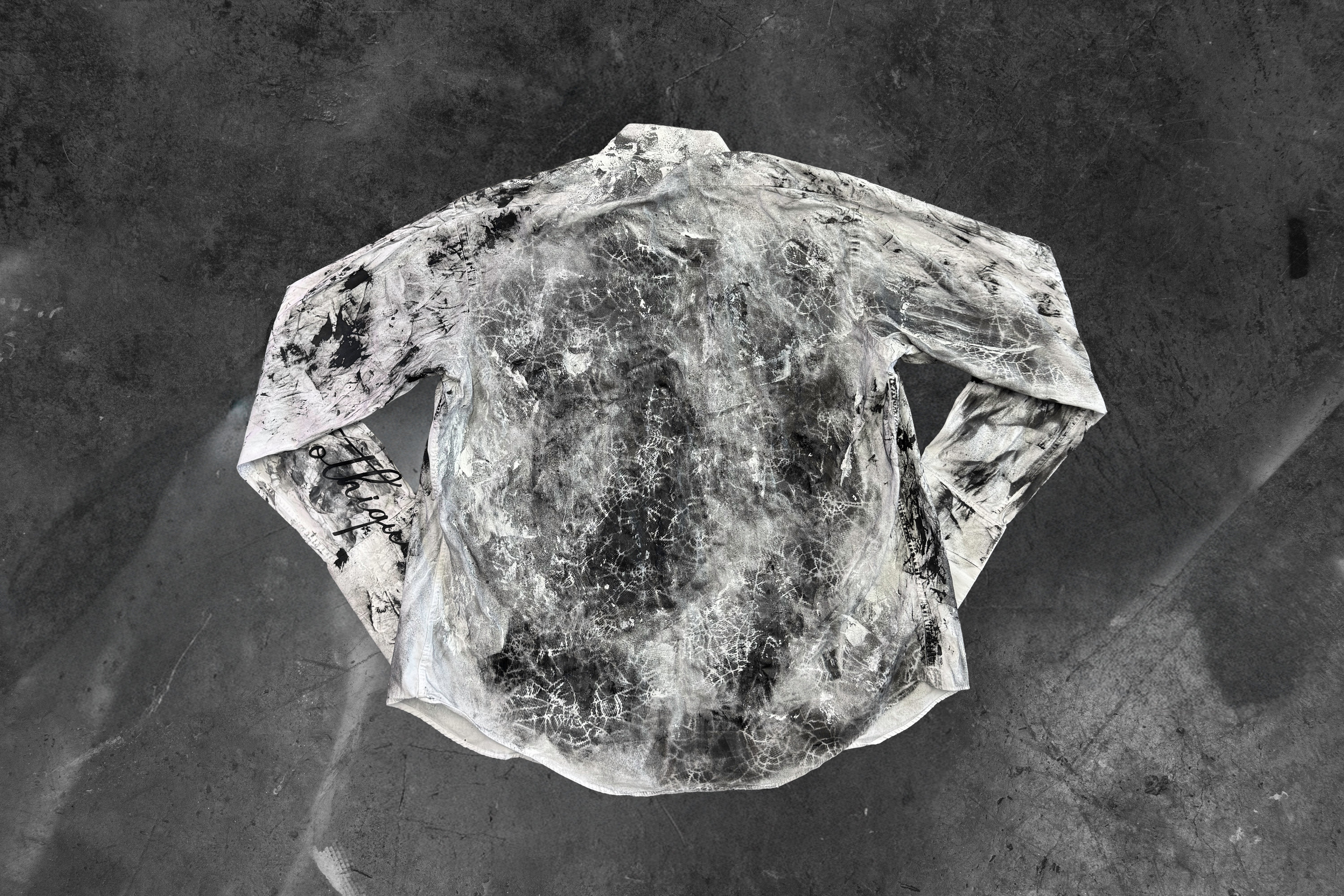 LUSTREGOTHIQUE — WHITE PLEATED TUXEDO SHIRT (1/1)