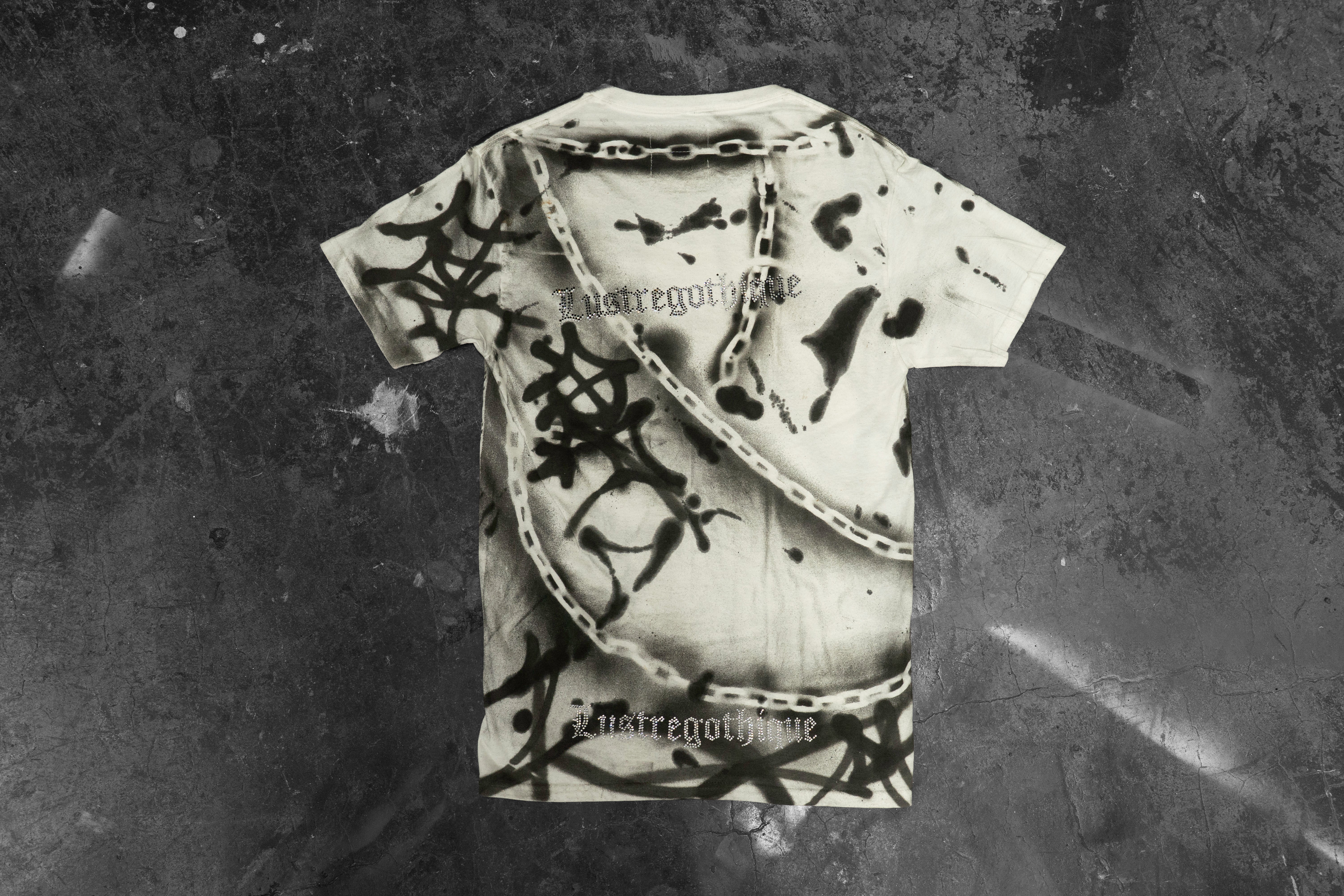LUSTREGOTHIQUE — OFF WHITE SPRAYPAINT GRAPHIC TEE (1/1)